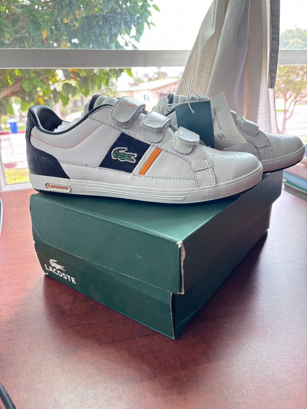 Lacoste Europa Boys White Leather Velcro Sneakers size 4